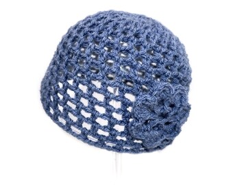 Hand-Crocheted Skull Cap Hat with Retro Flower | DENIM BLUE