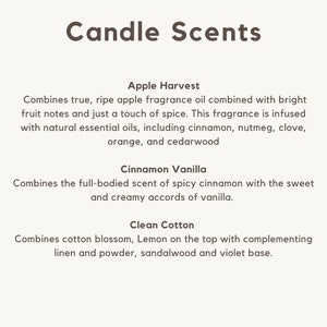 Puede incluir: Una imagen de texto que enumera los aromas de las velas con descripciones. Los aromas son Apple Harvest, Cinnamon Vanilla y Clean Cotton.