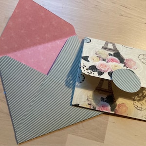 Paris, tu seras toujours Paris -  enveloppe 13 cm x 13 cm - carte 11 cm x 11 cm (pliée) dans un papier de 200 g - fabrication artisanale