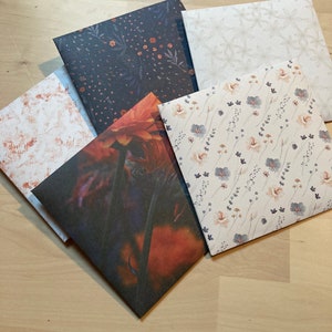 Lilly - enveloppes carrées 12 cm x 12 cm par 5 avec des cartes rondes assorties de diamètre 11 cm - fabrication artisanale