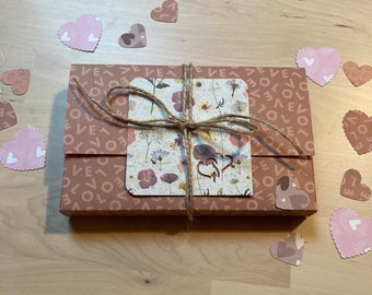 Love box - envelopdoos met 12 enveloppen en kaarten - handgemaakt
