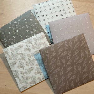 Stéphanie - enveloppes carrées 12 cm x 12 cm par 5 avec des cartes rondes assorties de diamètre 11 cm - fabrication artisanale
