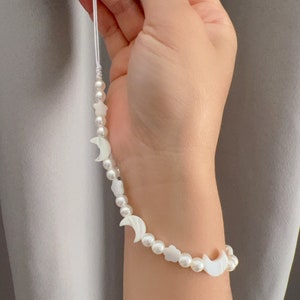 Correa de muñeca con forma de estrella y luna de concha natural, correa de muñeca para teléfono con cuentas de perla, cordón personalizado para teléfono, correa para llavero, correa para billetera, correa para cámara