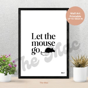Puede incluir: Arte de pared imprimible en blanco y negro con el texto "Let the mouse go." y una silueta de un ratón. El arte está enmarcado en un marco negro y es adecuado para imprimir hasta 46x61 cm.