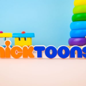 Nick Toons Logo Stand 3D Stampato Giocattolo per Bambini Regalo Gioco di Finzione Nickelodeon Porta Cartello Disney Animazione Pixar Warner Bros Nick Logo Nick Junior