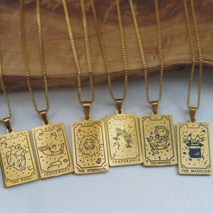 Gold Tarot Karte Halskette - Tarot Sternzeichen Anhänger Halskette - Mystischer Schmuck - Sonne Mond Magier Kaiserin Tarot Zeichen - Edelstahl Halskette