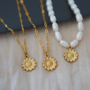Flower Daisy Charm Necklace - Dainty Daisy Necklace - Gold Charm Necklace - Stainless Steel - Y2K Floral Jewelry Necklace - Gift For Her