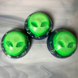 Jabones alienígenas que brillan en la oscuridad, barras de glicerina hechas a mano, artículo de colección novedoso ET Stars Space
