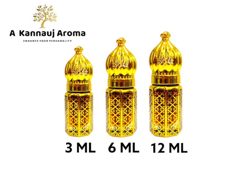 Może przedstawiać: Trzy złote butelki z ozdobnymi nakrętkami i ozdobnym wzorem. Butelki są oznaczone 3 ml, 6 ml i 12 ml. A Kanauj Aroma: Enhance Your Personality.