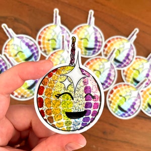 holographic Sticker "Queer Mirrorball" Aufkleber – 5cm x 7cm – Wetterfest – süßer Charakter – Künstlerin Joca