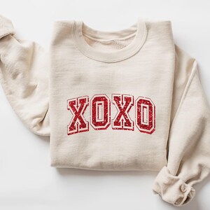 Xoxo Glitter Sweatshirt, Valentines Day Sweatshirt, Women&#39;s Valentines Day Sweatshirt, Love xoxo Sweatshirt, xoxo sweatshirt,