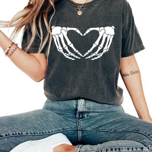 Skeleton hand heart T-shirt, Skeleton hand Halloween Comfort Colors Shirt, Spooky T-shirt, Funny Nurse Halloween Gift Shirt