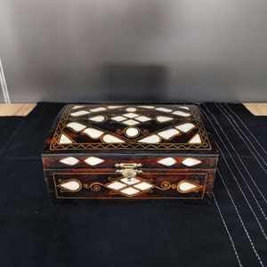 Mother of pearl jewelry box,handmade engraved jewellery box,walnut wood box,unique home decor,bedroom decor,anniversary gift, christmas gift
