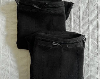Schwarze Pointelle-Slips mit niedrigem Bund aus feiner Baumwolle im Zweier- und Dreierpack
