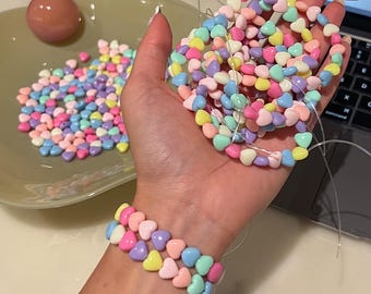 DIY gezwollen pastelkleurige hartkralenarmband