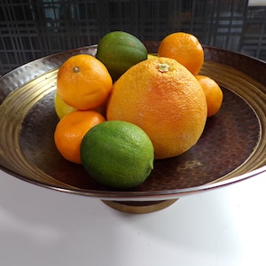 Vintage Brass Pedestal Fruit Bowl, Hammered Bronze Bowl With Brass Band and Pedestal, Boho Art Deco Mid Century Modern Brass Fruit Bowl