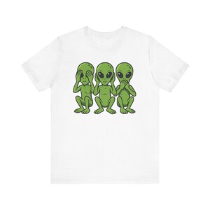 See No Evil Alien T-shirt | Weird T-tshirt | Geek T-shirt | Quirky T-shirt | Women and Men Unisex Shirt | Funny T-shirt | Alien T-shirt |