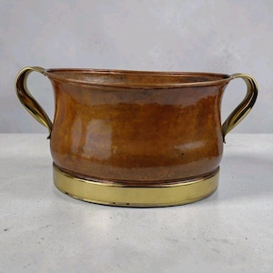 Maceta decorativa grande de cobre y latón de Ethan Allen, fabricada en Italia en la década de 1950, estilo vintage.