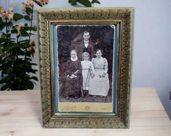 Fotografía antigua de la década de 1860, retrato familiar, tarjeta de gabinete, hijas, Vsetin Chezch, marco