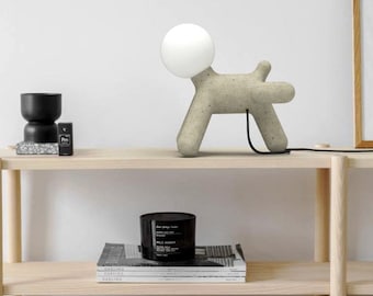Lámpara de mesa de perro de hormigón hecha a mano: decoración minimalista para el escritorio