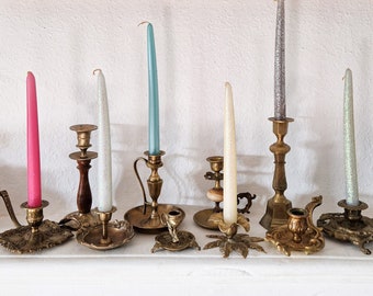Candelieri e candelieri vecchi e vintage con candela