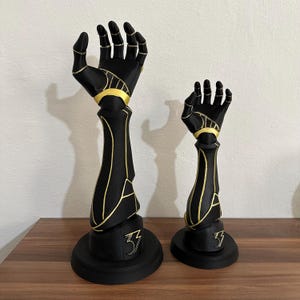 Gustave Hand Figur & PS4 - PS5 - XBox Controller Stand - Expedition 33 Sammler | 30cm-39cm Bild 6