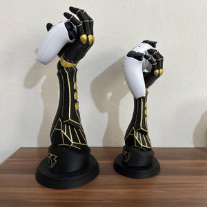 Gustave Hand Figur & PS4 - PS5 - XBox Controller Stand - Expedition 33 Sammler | 30cm-39cm Bild 4