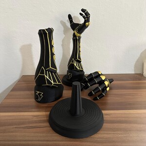 Gustave Hand Figur & PS4 - PS5 - XBox Controller Stand - Expedition 33 Sammler | 30cm-39cm Bild 10