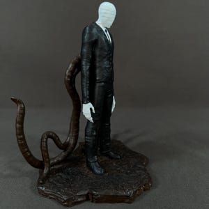 Slenderman Resin Figurine | Handcrafted Horror Collectible | 3D Printed ...