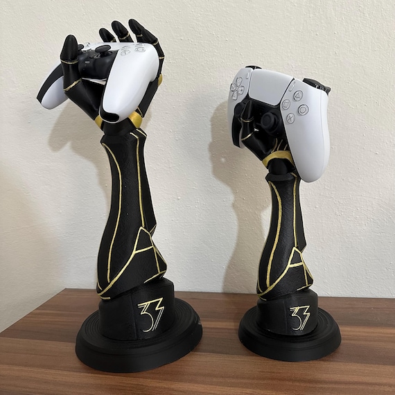 Gustave Hand Figurine & PS4 - PS5 - Xbox Controller Stand - Expedition 33 Collector | 30cm - 39cm