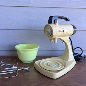 Vintage Yellow Sunbeam Mixmaster With Beaters and Bowl 