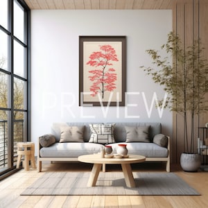 Puede incluir: Un sofá gris con almohadas se encuentra en una sala de estar con una impresión enmarcada de un árbol rojo en la pared. Una mesa de café de madera con un jarrón y otros artículos decorativos se encuentra frente al sofá. Un pequeño taburete de madera está en la esquina de la habitación.