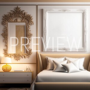 K&ouml;nnte beinhalten: Ein wei&szlig;es Schlafzimmer mit einem gro&szlig;en, verzierten, wei&szlig;en Rahmen um eine leere Leinwand. Das Bett hat ein beigefarbenes Kopfteil und wei&szlig;e Bettw&auml;sche mit wei&szlig;en Kissen. Eine goldene Lampe steht auf einem wei&szlig;en Nachttisch mit zwei Schubladen.
