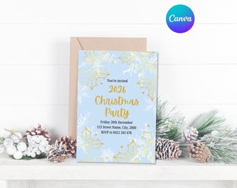 Puede incluir: Una tarjeta de invitación azul claro con ilustraciones de acebo y copos de nieve en dorado. El texto dice: You're invited 2026 Christmas Party, Friday 20th December, 123 Street Name, City, 2000, RSVP to 0412 345 678. Un sobre marrón está detrás.