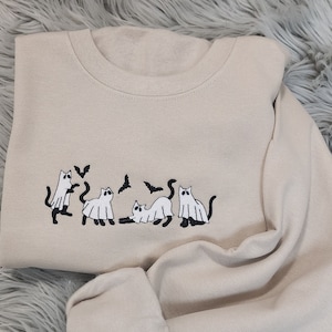 Ghost Cats bordado Crewneck - Halloween Crewneck - Halloween Ghostly Cats - Sudadera Crewneck - Camiseta - Sudadera con capucha