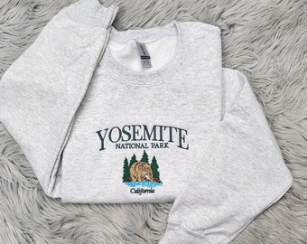 Embroidered Yosemite National Park Unisex Sweatshirt -  Bear Embroidery - California Yosemite - USA National Parks Embroidery - Sweatshirt