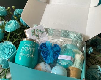 Luxury Spa Gift Box for Women, Self-Care Relaxation Set with Tumbler, Bath Bombs, Socks