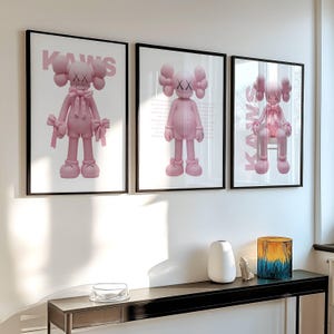 Juguetes Hypebeast, figura imprimible, arte de pared, decoración, regalo para novio, descarga digital, juego de 3 piezas, póster de lazo rosa de Kaws, regalo
