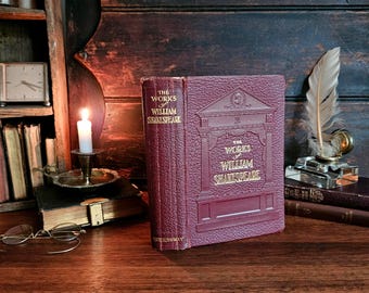 Las obras de William Shakespeare, libro ilustrado de estilo antiguo.