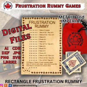 Op de afbeelding: Een houten spelbord met de titel "Frustration Rummy" en instructies voor het spelen van het spel. Het bord is omgeven door een bruine rand en heeft een rode tas met de tekst "Maverick" erop. Het spelbord is voor 2-5 spelers en bevat 2 kaartspellen, inclusief jokers. De eerste speler die alle contracten voltooit, wint.