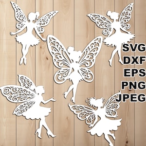 Pode incluir: Recortes de fadas brancas com desenhos de asas detalhados e saias, sobre um fundo de madeira. A imagem inclui o texto "SVG, DXF, EPS, PNG, JPEG". Estes recortes decorativos são adequados para artesanato e projetos DIY.
