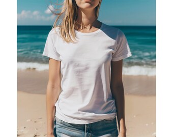 Maqueta de camiseta blanca para mujer con fondo de playa