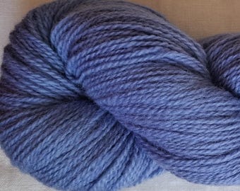 Hilo de lana azul teñido a mano, madeja de degradado fino