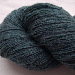 Wool yarn for knitting, High quality quality teal green 100 %  wool tweed yarn. Natural lanolin yarn.