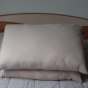 Pillow filled with 100 % sheep&#39;s wool, quilted cotton fabric. Two pieces in the set.
