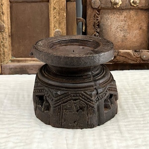 Indischer hölzerner handgemachter antiker Seeder-Kerzenhalter mit braunem poliertem handgeschnitztem Haus- und Wohndekor Vintage Planter Antique Table Decor