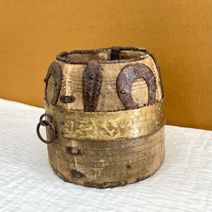 Vintage Holz Dekor indischen Stammes-Topf Bleichmittel Mana Finish Pot Antike zurückgefordert Holz Topf mit Eisen & Messing-Einlage Rustikale Tisch Dekor Pflanzer