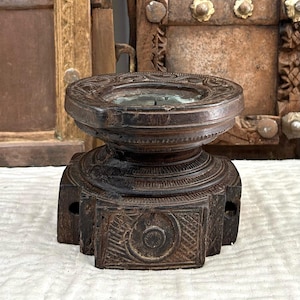 Indischer antiker handgefertigter hölzerner Seeder-Kerzenhalter mit natürlichem Finish Handgeschnitztes Haus- und Wohndekor Vintage Planter Antique Table Decor