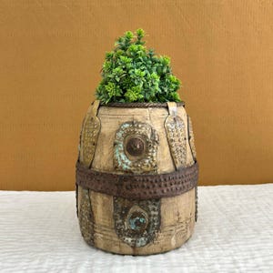 Vintage Holz Dekor indischen Stammes-Topf Bleichmittel Mana Finish Pot Antike zurückgefordert Holz Topf mit Eisen & Messing-Einlage Rustikale Tisch Dekor Pflanzer