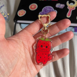 Strawberry Kitty keychain, chibi strawberry kitty kawaii keychain, kawaii kitty keychain, cute cat keychain, cute kitty chibi keychain